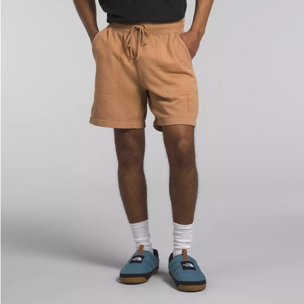 The North Face New Medium Tan Garment Dye Fleece Shorts 7 Inch Inseam